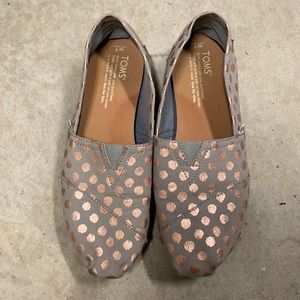 Toms size 7 rose gold dot grey